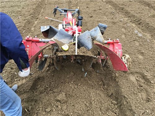 手扶拖拉機帶起壟機